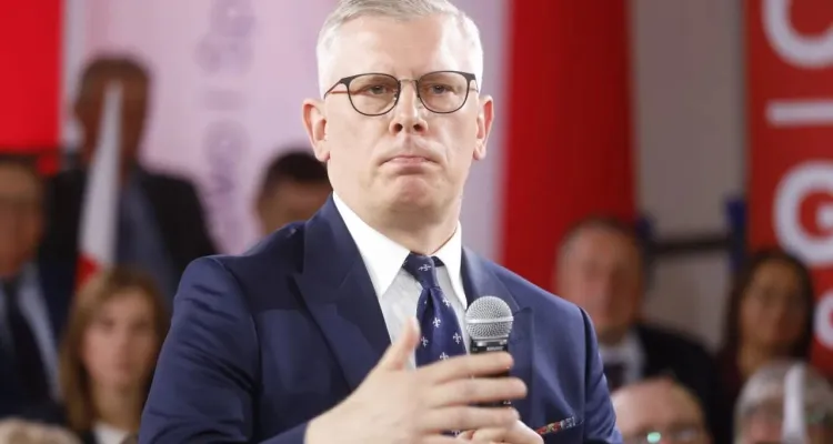 Policja i straż u prof. Cenckiewicza. "Apeluję do władz żeby prowokatorów namierzyła"