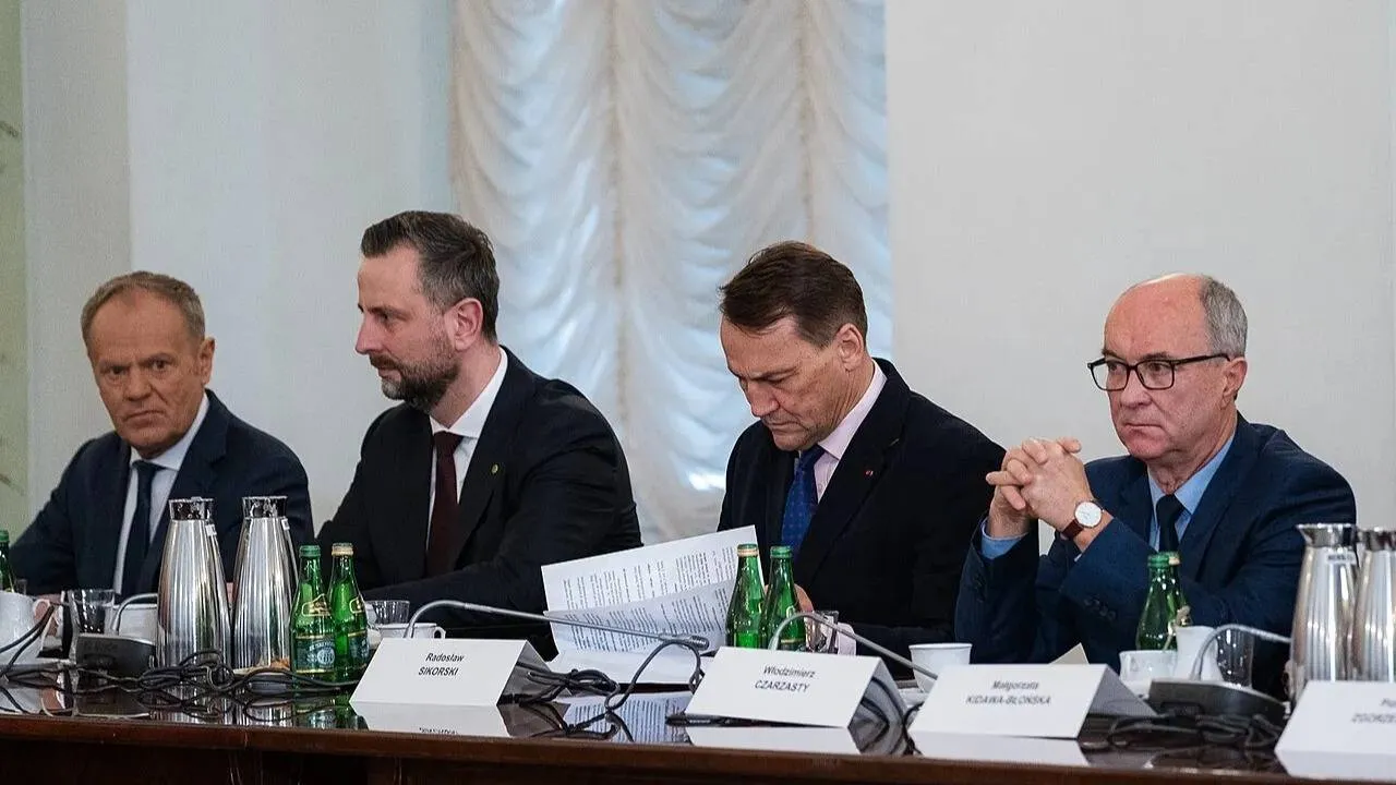 SAFE – kasa na wybory. Grochmalski o niejasnych przepływach pieniędzy i sieci zależności