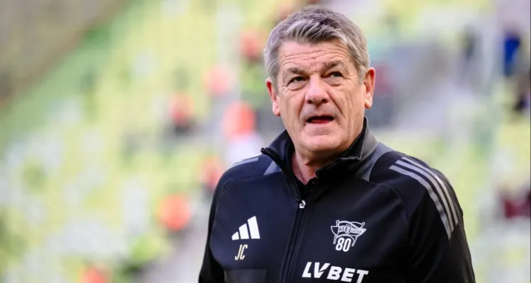 Lechia spadła z Ekstraklasy. Już wiadomo, co z trenerem Carverem