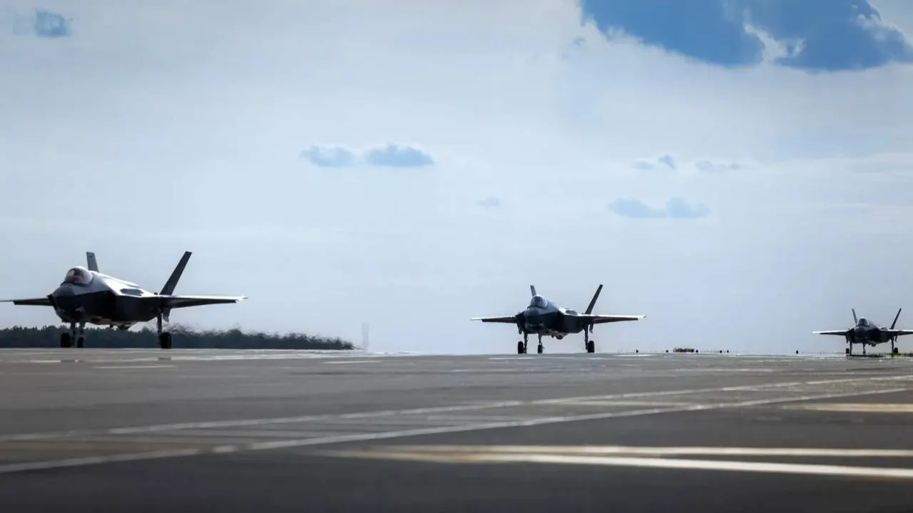 „Rzucali kłody pod nogi. Teraz próbują wskoczyć na falę”. Były szef MON punktuje rząd w sprawie F-35