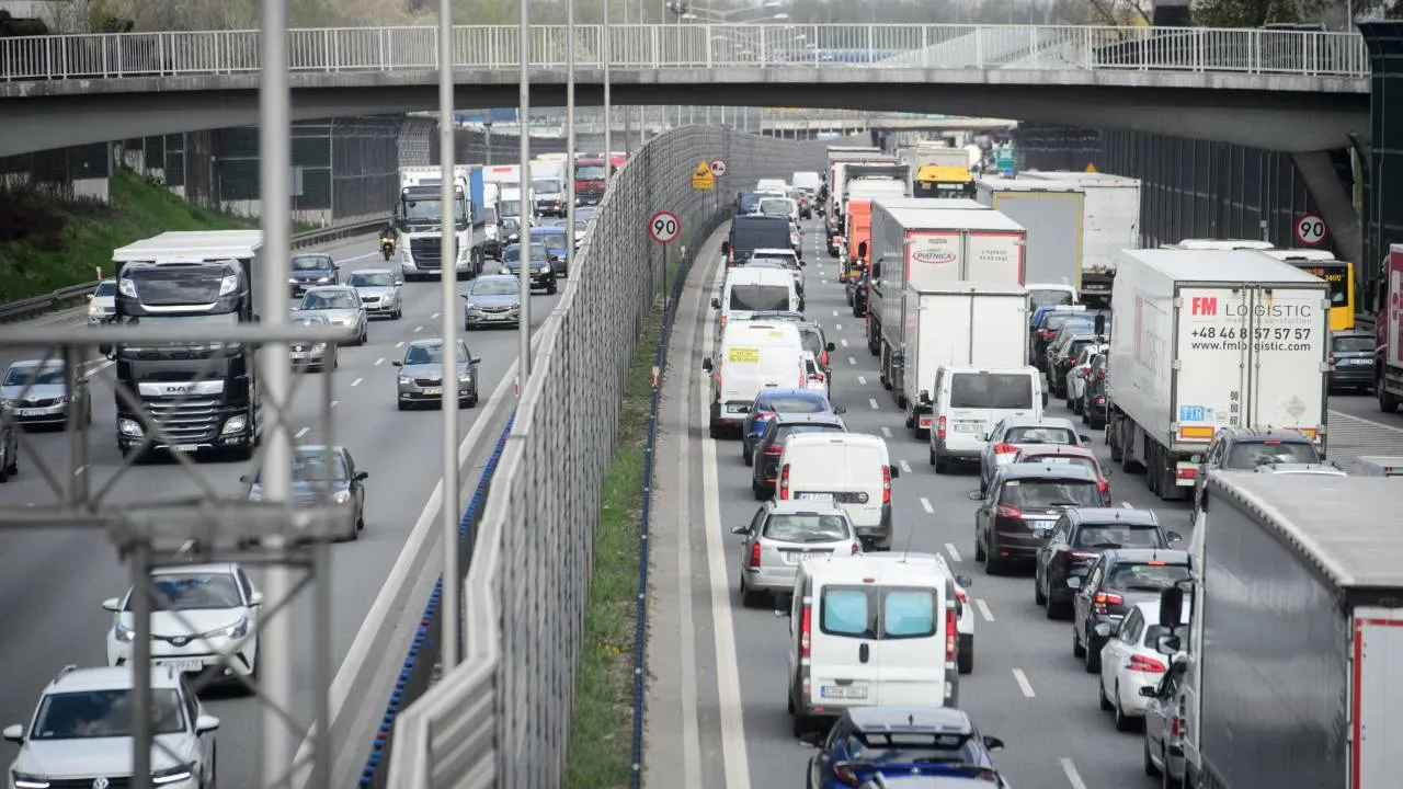 Poważny wypadek! Trasa S8 zablokowana w obu kierunkach