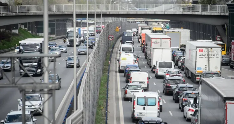 Poważny wypadek! Trasa S8 zablokowana w obu kierunkach