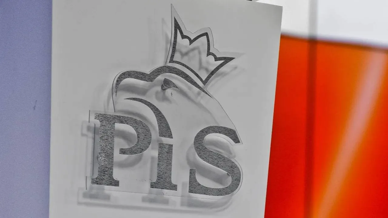 "Nie należy palić mostów...". Poseł PiS o strategii partii na wybory w 2027