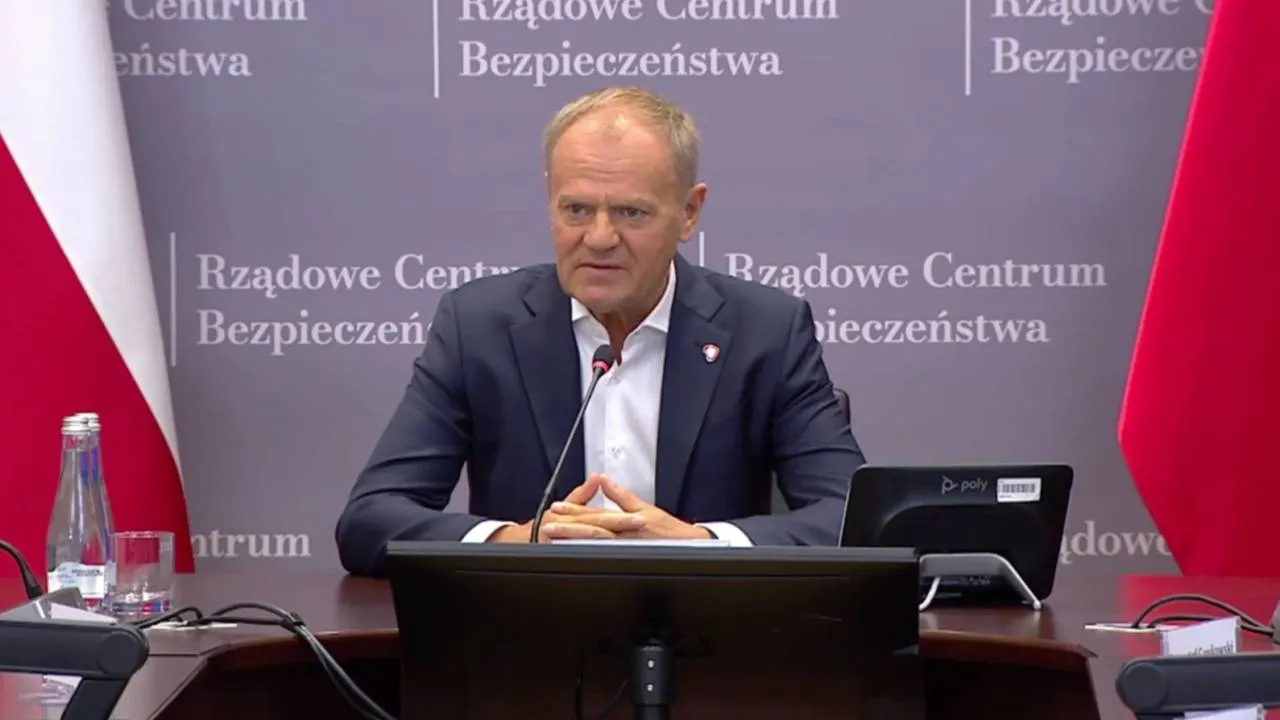 Tusk po wyważeniu drzwi w domu prezydenta mówi o "kilku spektakularnych prowokacjach". "To jeszcze nie fala"