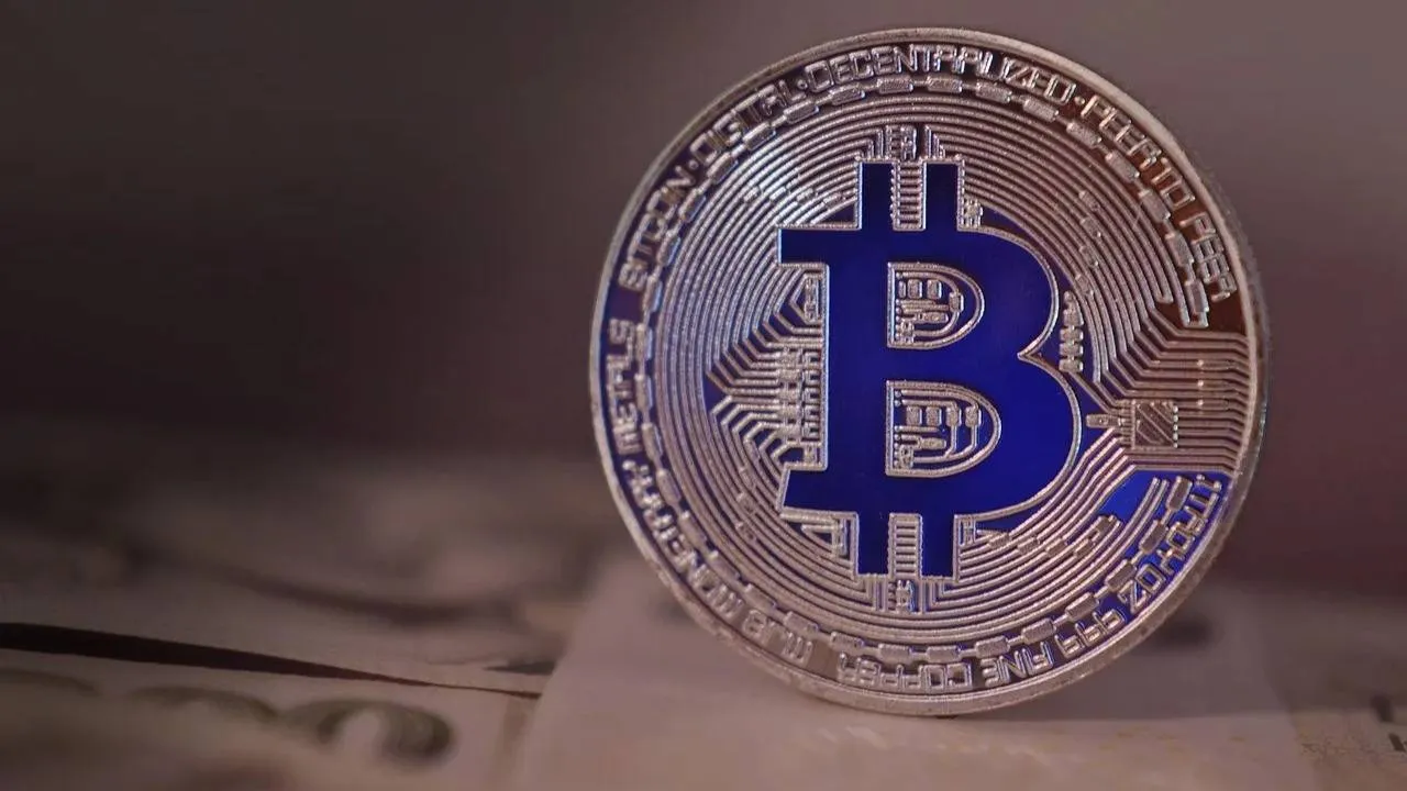Polacy są za zakazem kryptowalut? Jest sondaż