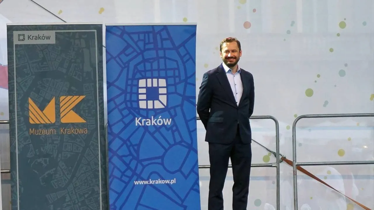 Urny otwarte, mieszkańcy głosują. Kraków w dniu referendum [SZCZEGÓŁY]