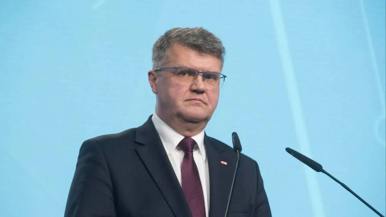 „Władza wywołała wojnę hybrydową wobec opozycji i mediów”. Wąsik wskazuje blamaż MSWiA