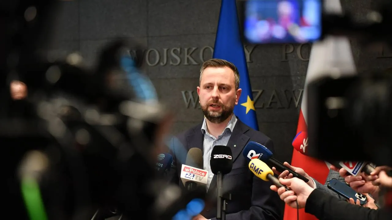 Termin prawie minął, a umowy z SAFE niepodpisane. Szef MON daje sobie na to... trzy ostatnie dni