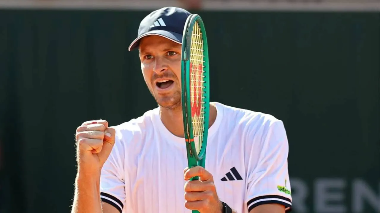 Radość Huberta Hurkacza we French Open. Polak udanie rozpoczął turniej w Paryżu