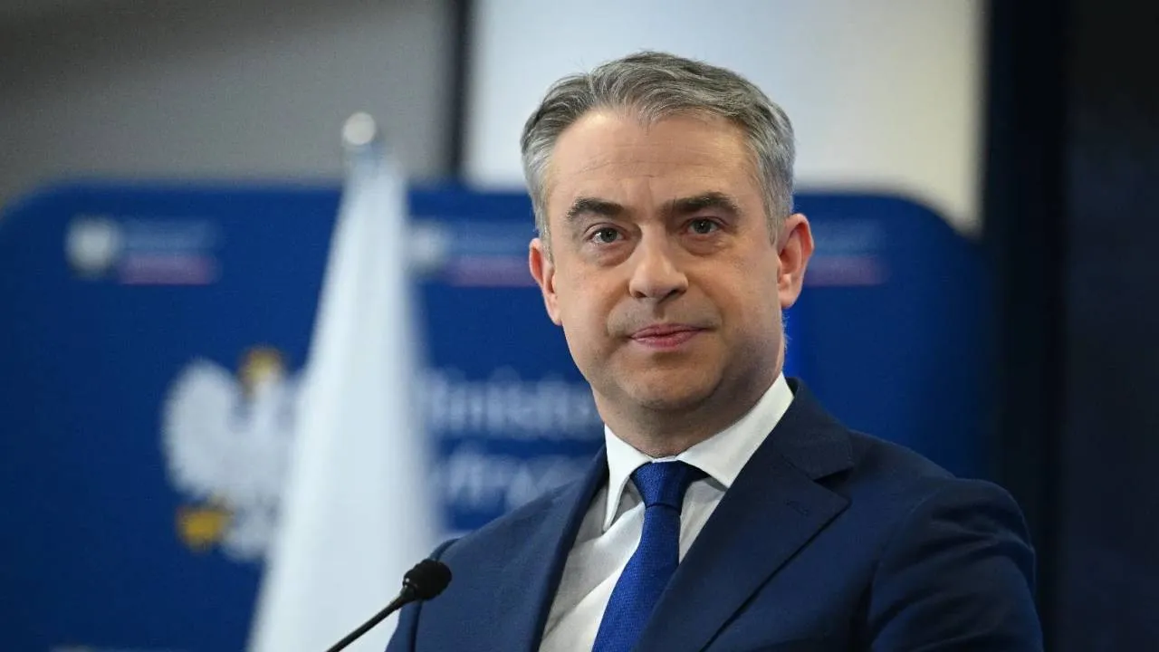 Gawkowski o aborcji na zdrowym bliźniaku: decyzja kobiety. Za chwilę wyznał, że... jest wierzący