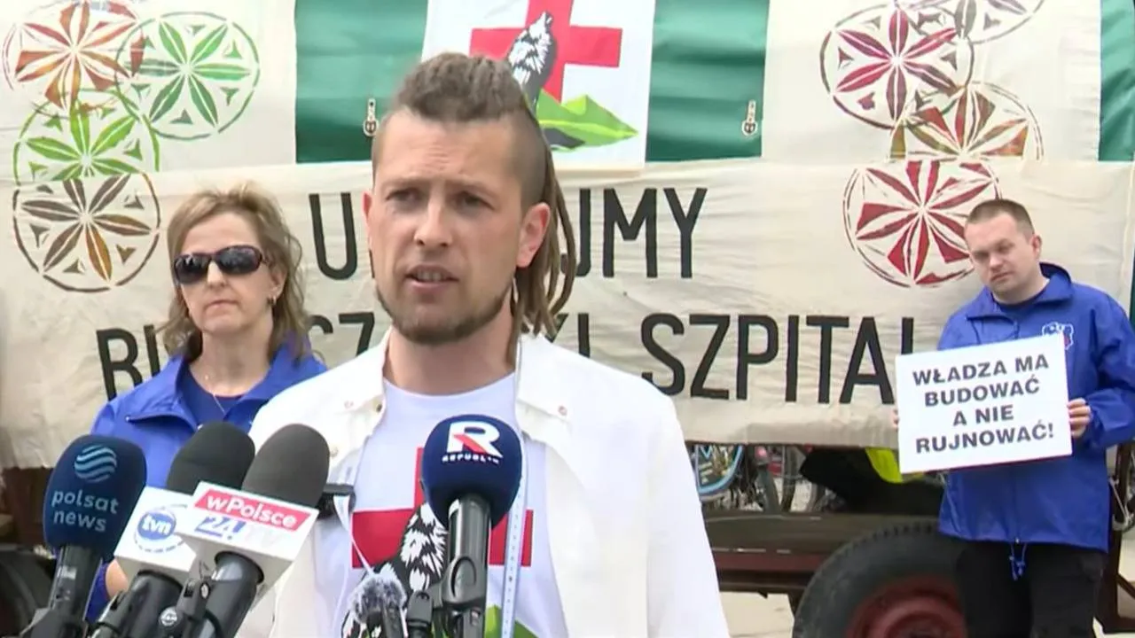 "Dość tego". Protest przed KPRM ws. dramatycznej sytuacji szpitala w Lesku