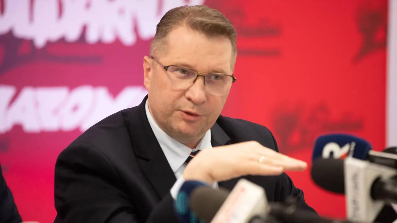 Czarnek: Walczymy o to, by nasze dzieci nie żyły w skrajnym ubóstwie. "Jedno z drugim nie idzie w parze"
