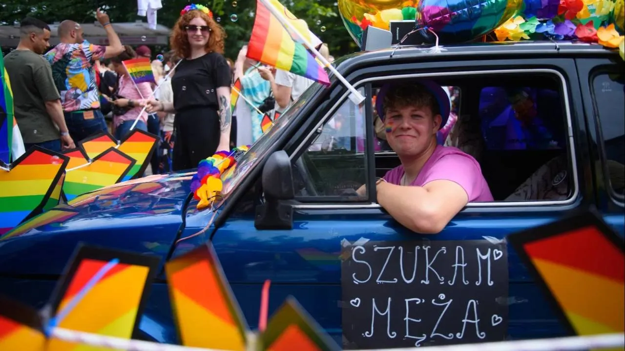 Skutki transkrypcji homo-małżeństw również dla NFZ. Będzie ubezpieczenie zdrowotne "małżonka"