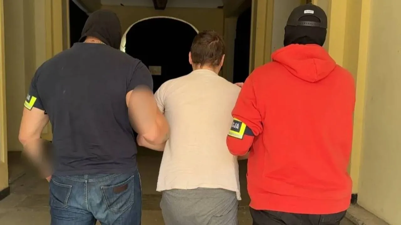 Seria fałszywych alarmów. Policja zatrzymała 29-latka. "Wykonał dwa połączenia na 112" [WIDEO]