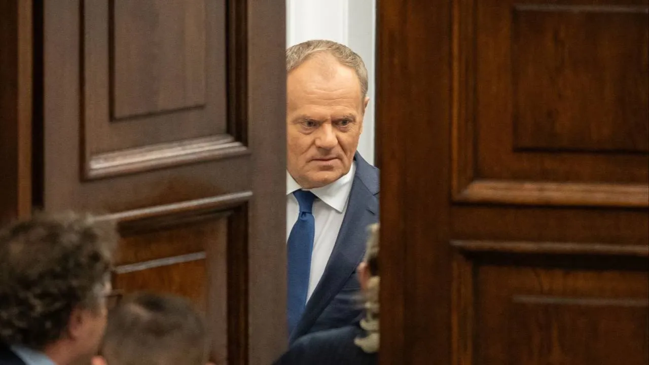 Tak Tusk łasił się do dziennikarzy. Obaj przypomnieli kulisy spotkania i zakpili z premiera
