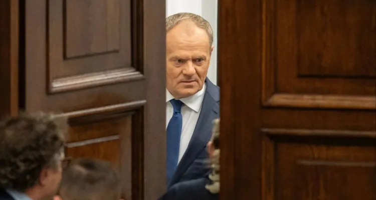 Tak Tusk łasił się do dziennikarzy. Obaj przypomnieli kulisy spotkania i zakpili z premiera