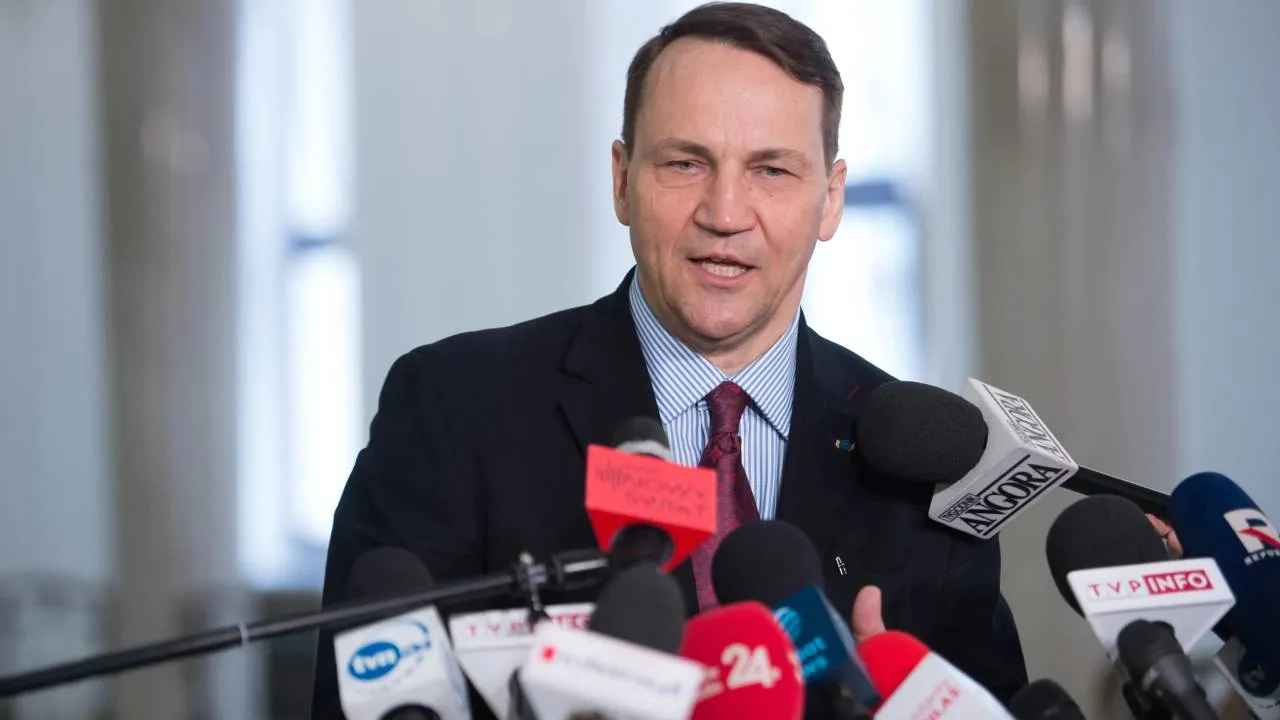 Atak Sikorskiego na prezydenta Nawrockiego. "Obrzydliwe, w tych słowach można odczytać pewną groźbę"