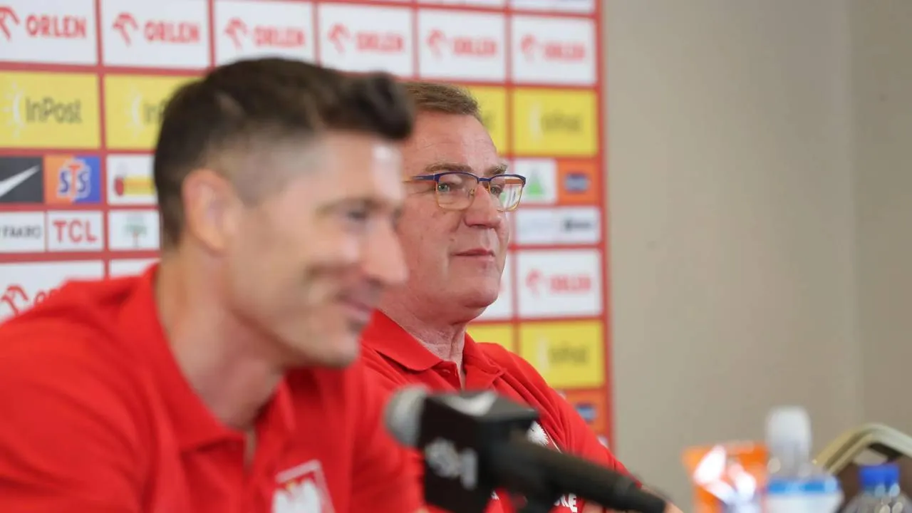 Jan Urban stawia na Robert Lewandowskiego: "Jego zastąpienie jest niemożliwe"