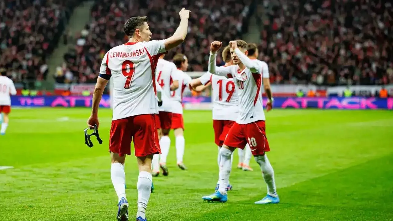 Kosmiczna oferta dla Roberta Lewandowskiego. Polak znów zagra w Lidze Mistrzów?