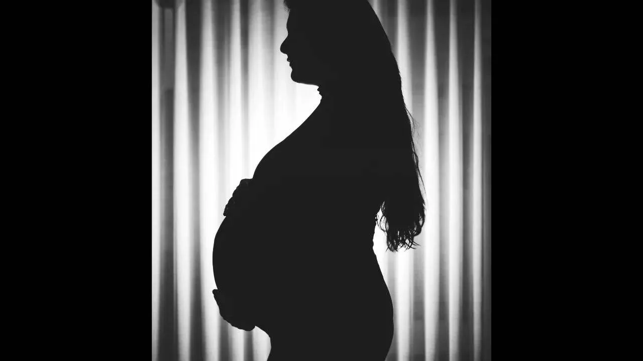 19-latek znęcał się nad ciężarną dziewczyną. Usłyszał wyrok