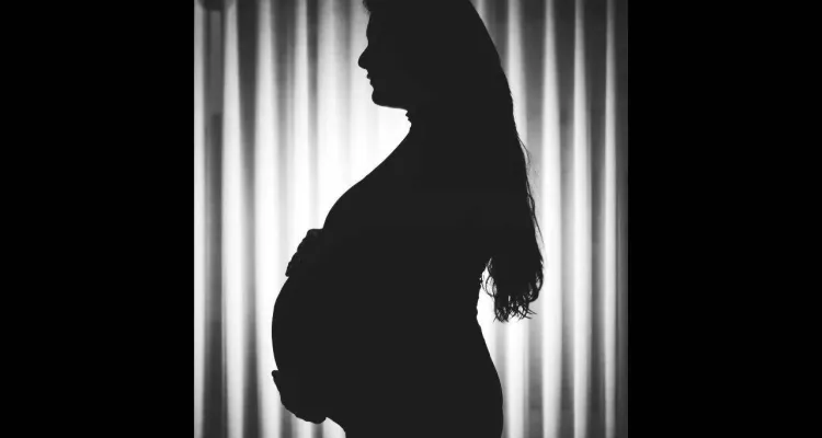 19-latek znęcał się nad ciężarną dziewczyną. Usłyszał wyrok