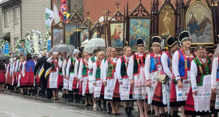 Tak Kurpie przeżywają Boże Ciało. Zobacz wyjątkową galerię z Myszyńca [ZDJĘCIA]