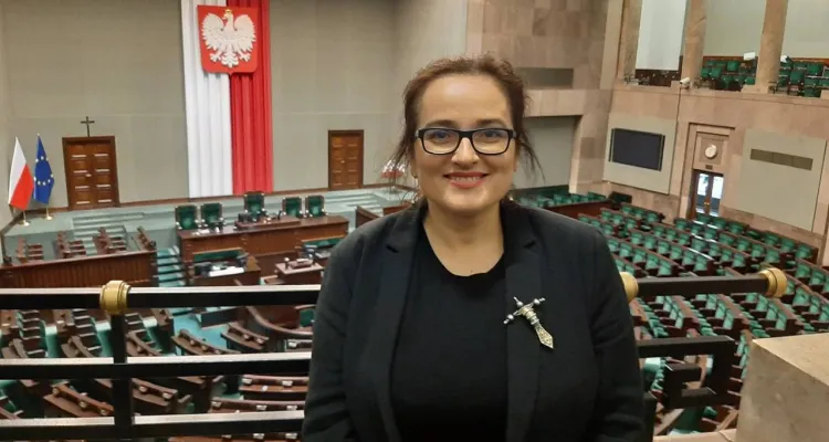 Polacy chwalą Nawrockiego, posłanka Lewicy drwi z jego elekt