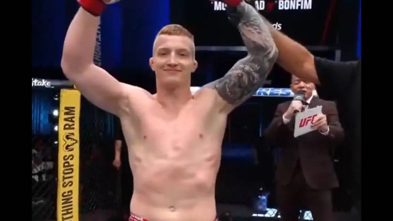 Polski nokaut w UFC. Iwo Baraniewski rozbił kolejnego rywala [WIDEO]