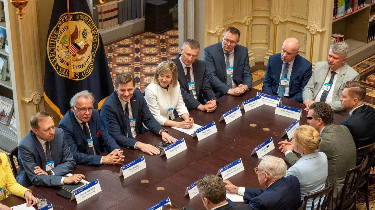 Syn byłego ministra PO poleciał do USA rozmawiać o polskim atomie. W Polsce odpowiada przed sądem