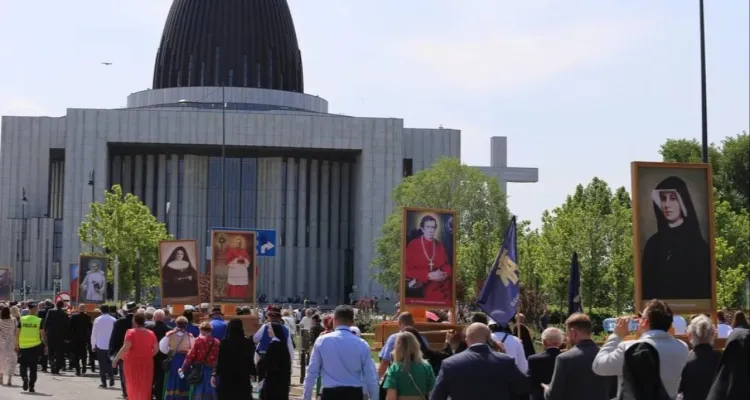 XIX Święto Dziękczynienia. Przez Warszawę przejdzie procesja