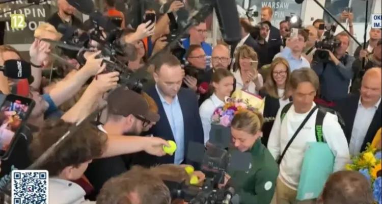 Maja Chwalińska już w Polsce! Szał na lotnisku po powrocie f