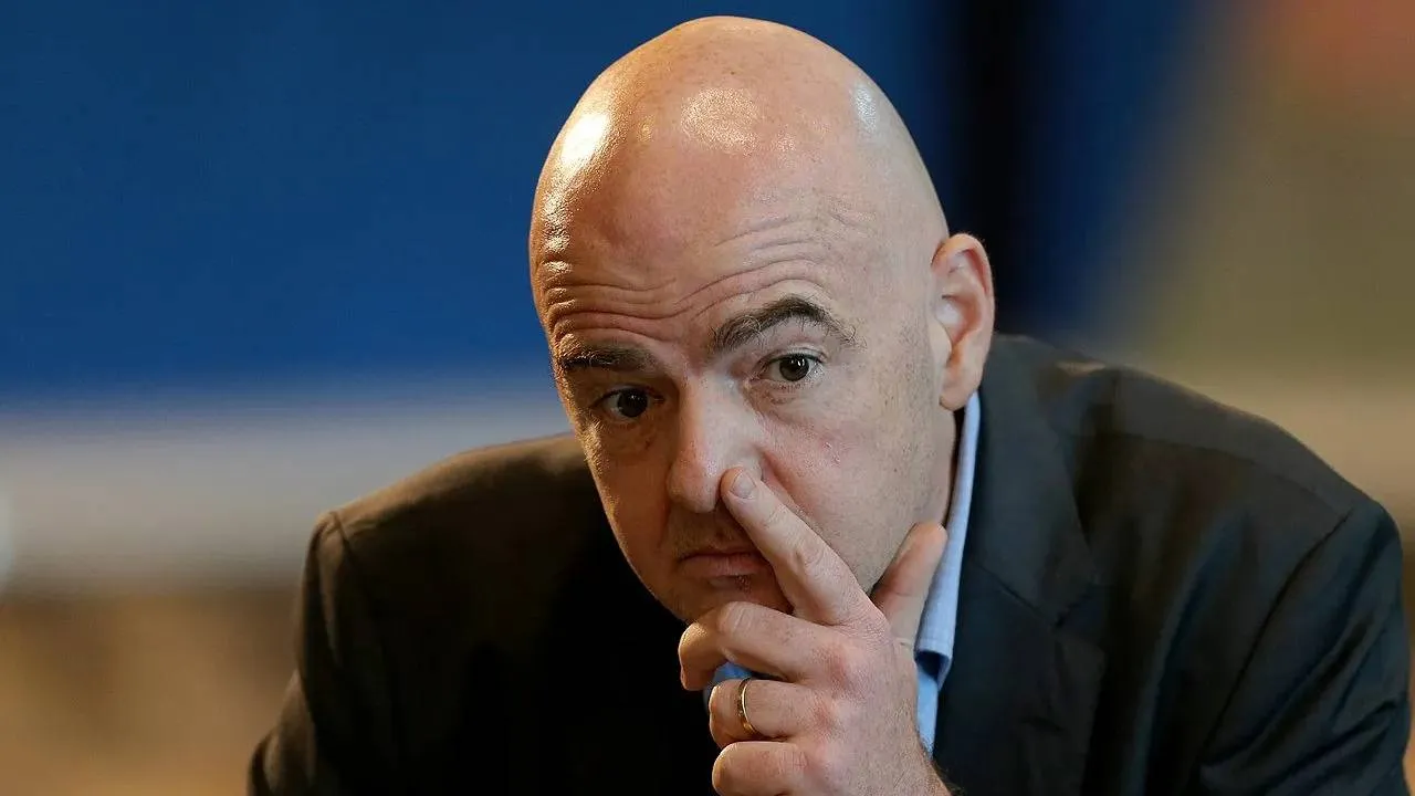 Afera w FIFA przed mundialem. Pozwał Gianniego Infantino