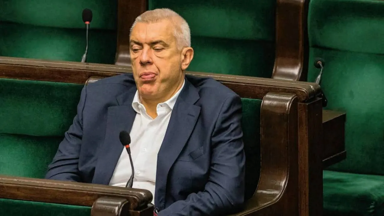 Przesłuchanie Jarosława Kaczyńskiego ws. "dwóch wież". Tak zachowywał się Giertych
