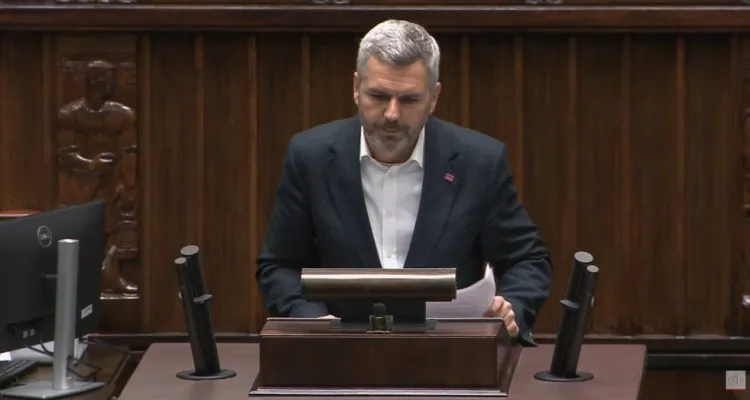 "Koryciarska patologia". Poseł Razem mocno skrytykował Kierw