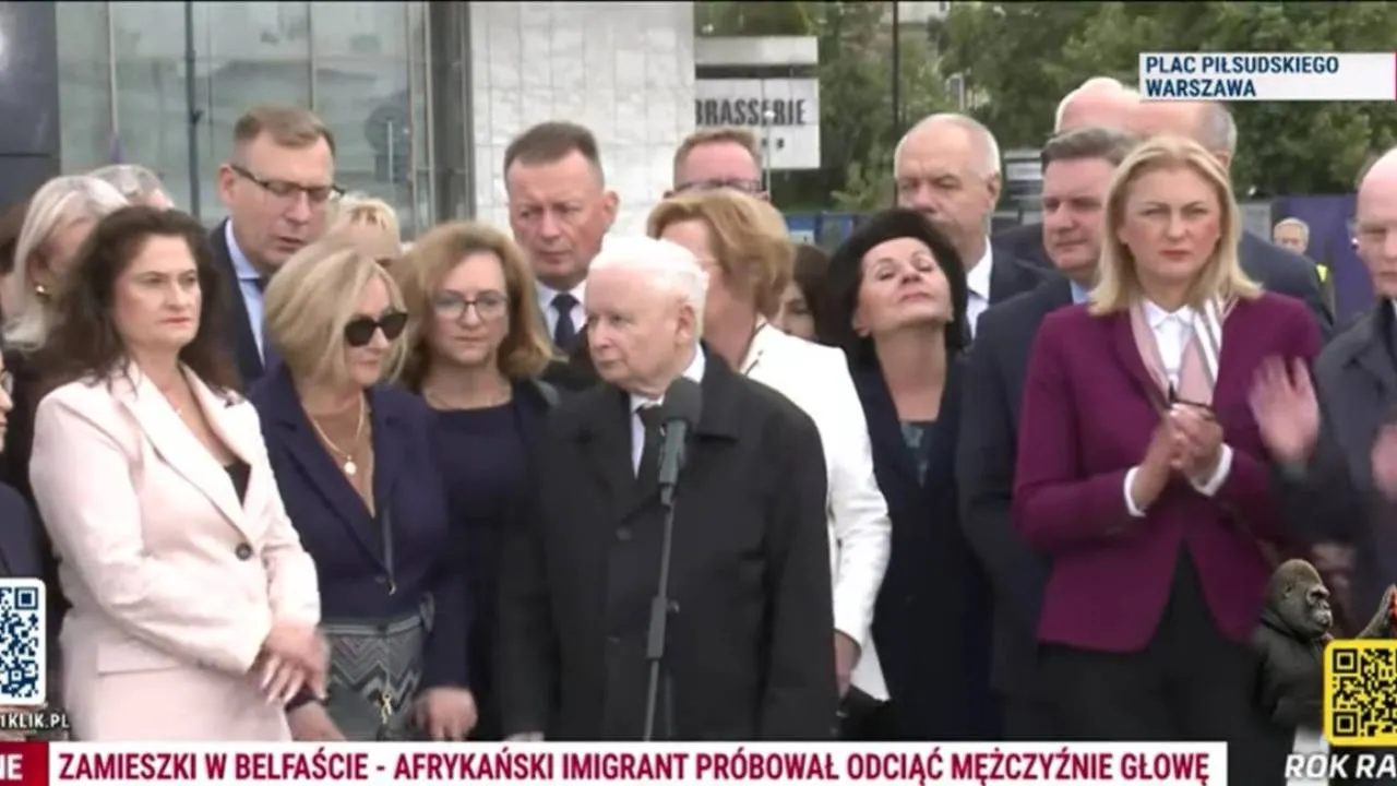 "Służą Rosji". Kaczyński na pl. Piłsudskiego: "To jest najlepszy dowód na to..."