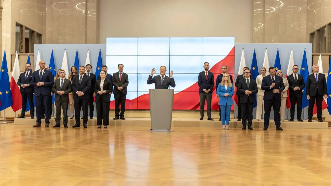 Czerwona kartka dla rządu Tuska. Ponad połowa Polaków ocenia go źle
