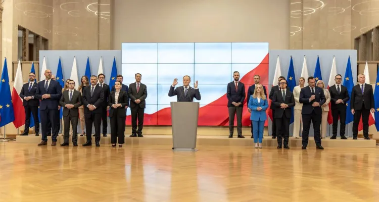 Czerwona kartka dla rządu Tuska. Ponad połowa Polaków ocenia