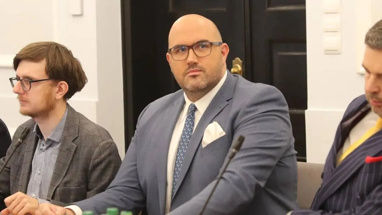 "Czy panu sufit na głowę nie upadł?". Olechowski zwrócił się do prokuratora Woźniaka