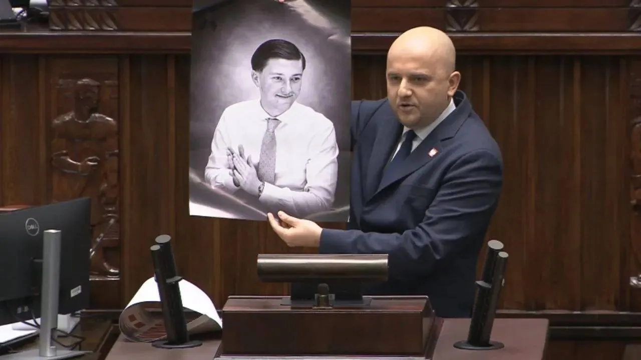 Pakt migracyjny wchodzi w życie. Poseł pokazał jedno zdjęcie