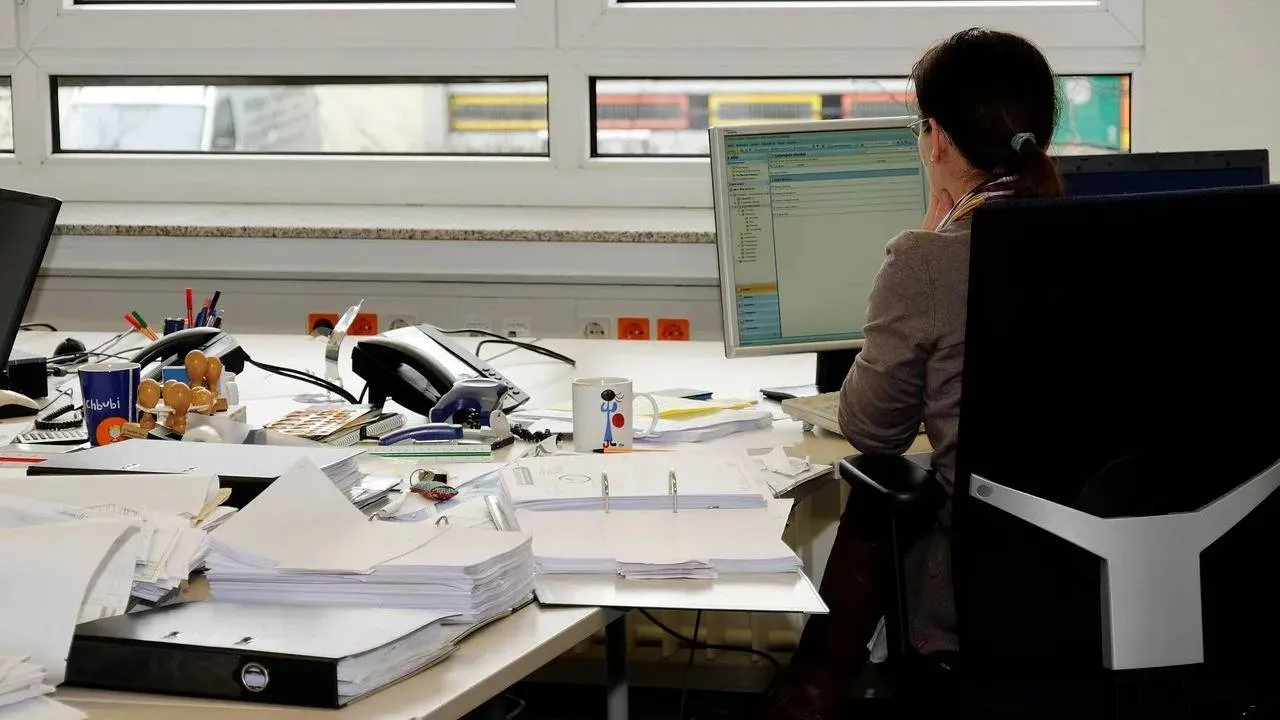 Coraz więcej Polaków traci pracę. Niepokojące dane z urzędów