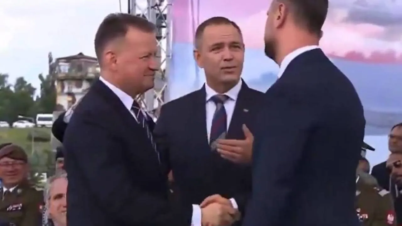 Kosiniak-Kamysz podziękował Błaszczakowi. Internauci wskazali na TEN gest prezydenta Nawrockiego