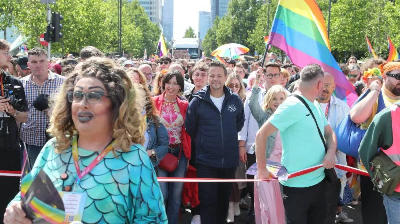 Mężczyźni przebrani za psy, Katarzyna Augustynek i Trzaskowski. Parada LGBT przeszła przez Warszawę [ZDJĘCIA]