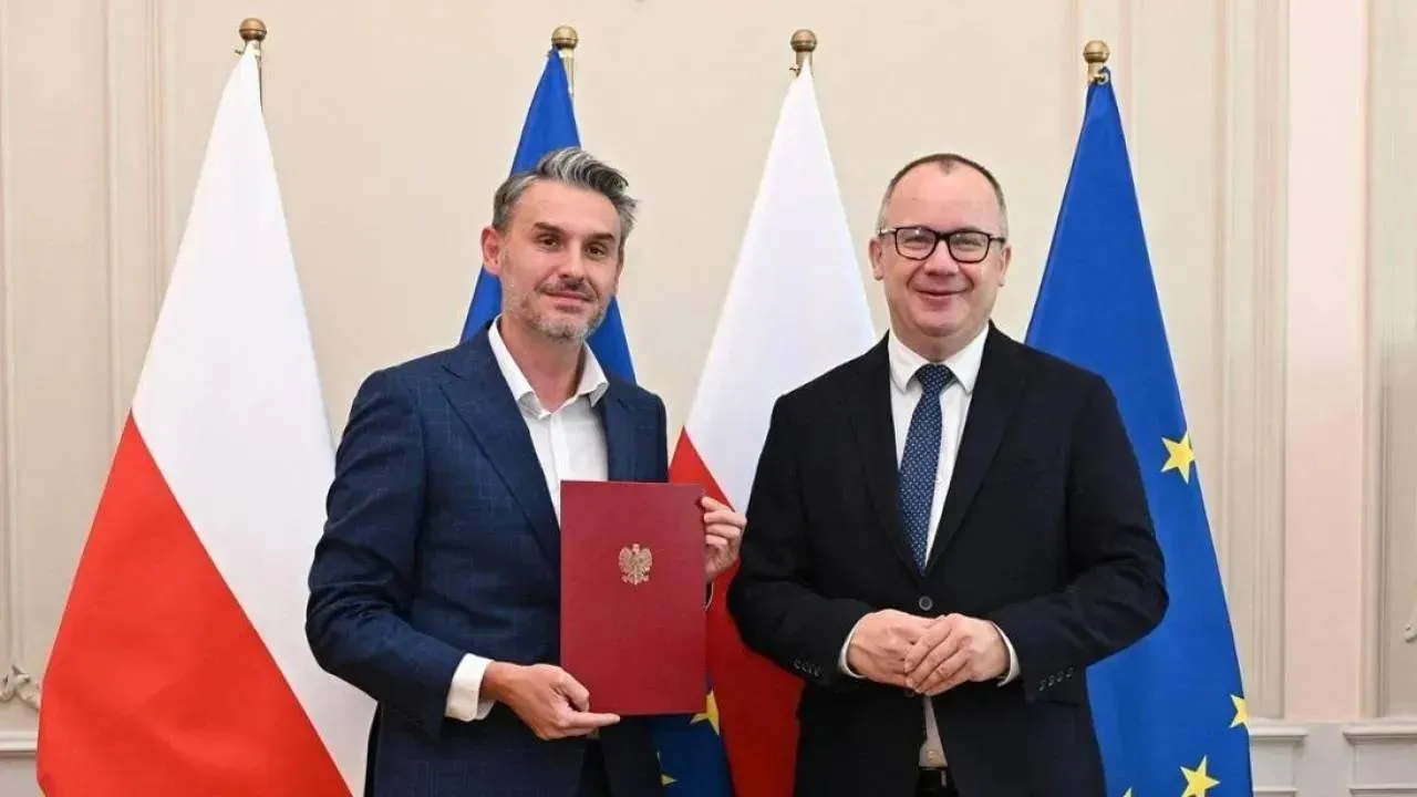 Na wakacjach tankował za pieniądze podatników. Nieoficjalnie: Były wiceminister uniewinniony