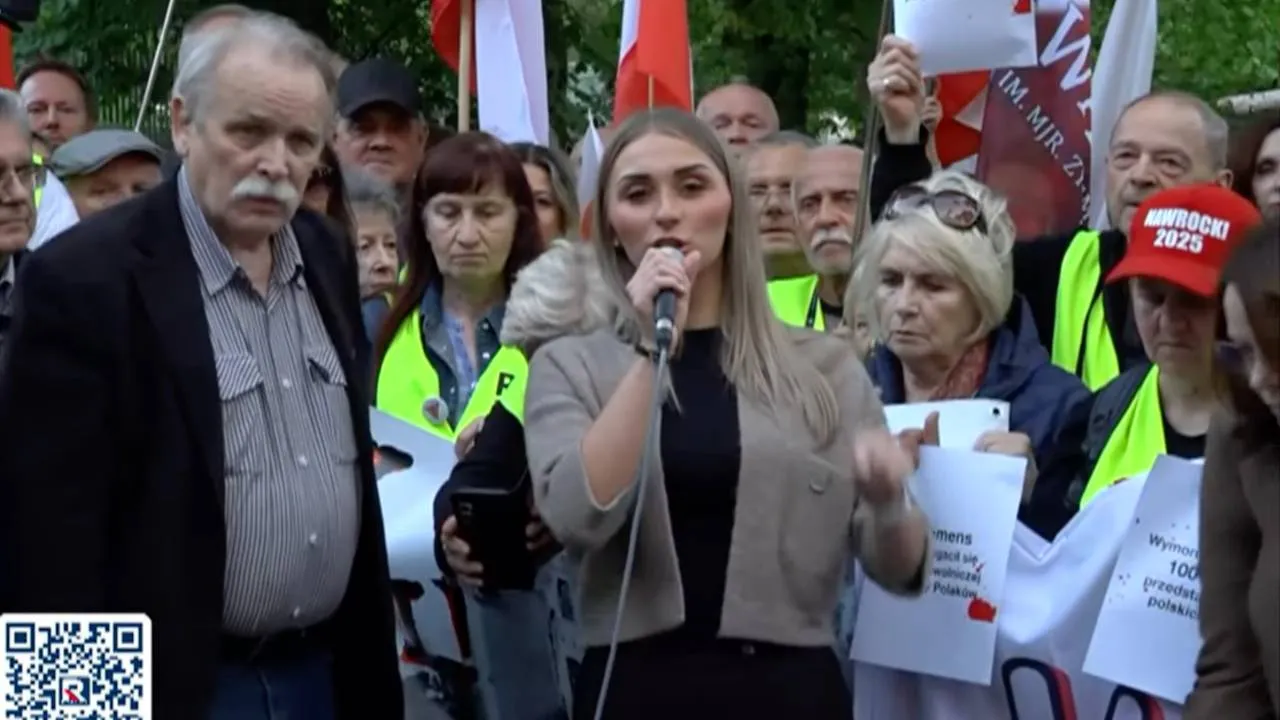 "Tata ma połamane żebra". Apel Blanki Bąkiewicz sprzed ambasady Niemiec w Warszawie