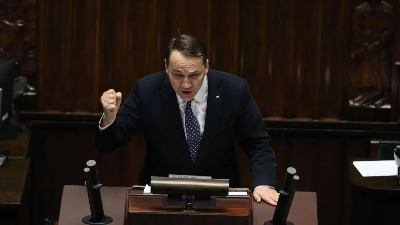 Sikorski zaatakował Macierewicza z sejmowej mównicy. Jest stanowisko prokuratury