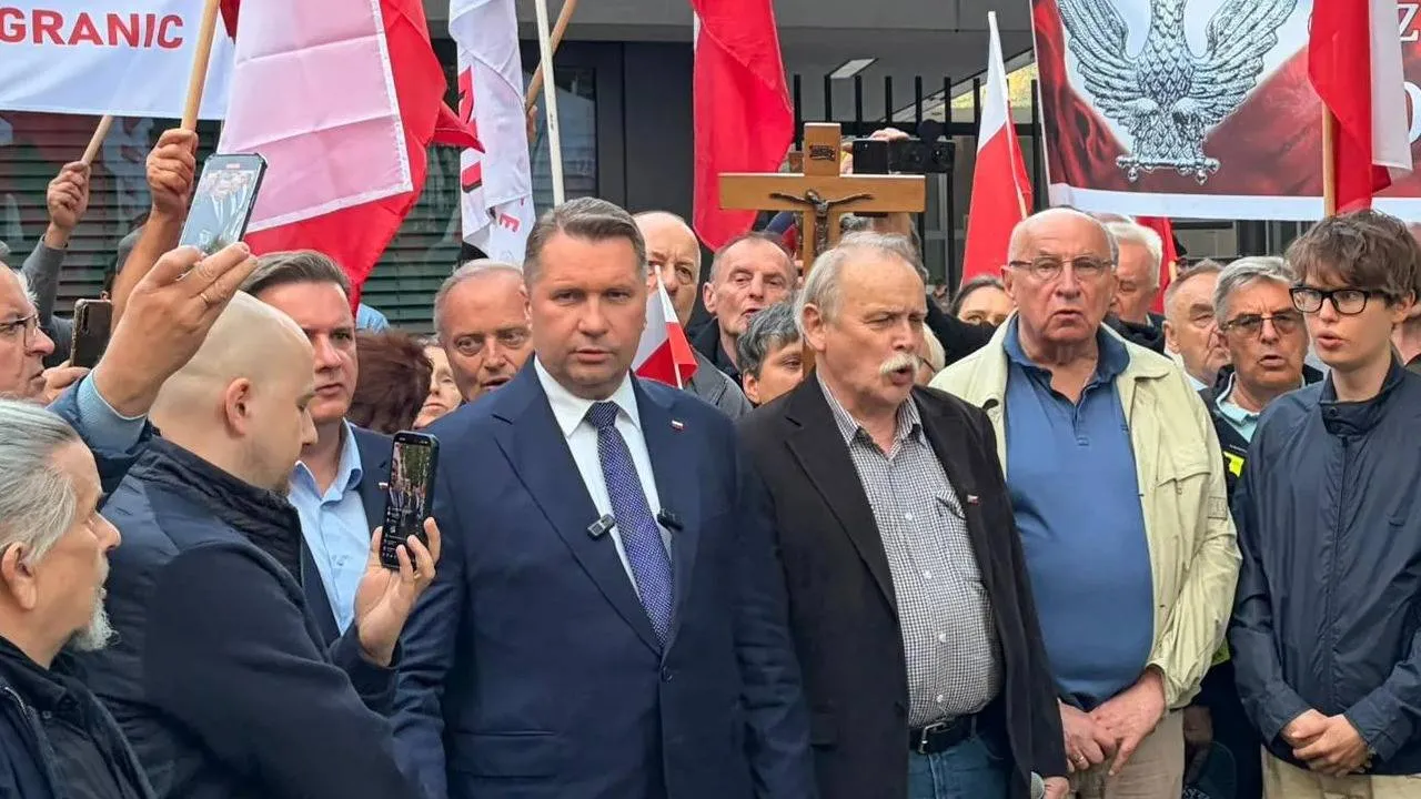 Protest przed ambasadą RFN. Czarnek: "Żądamy wezwania ambasadora Niemiec do MSZ"