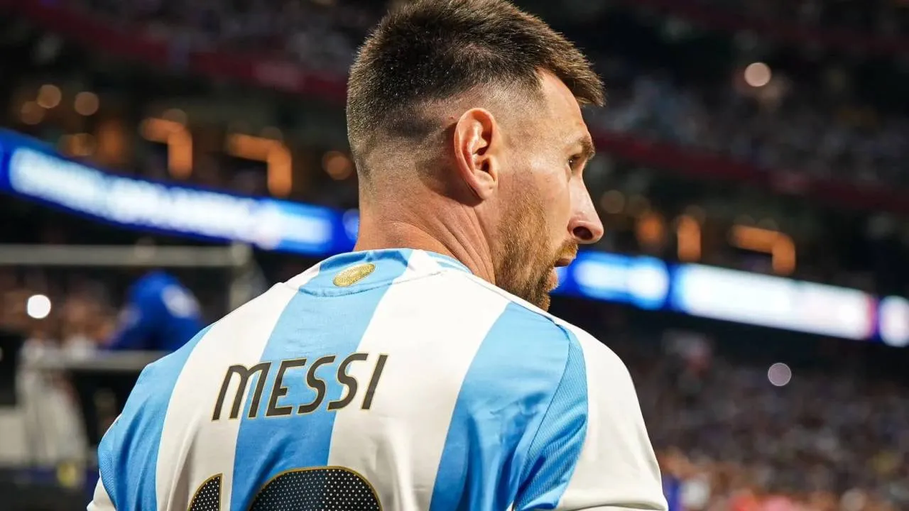 Nocny hit z udziałem mistrzów świata. Messi i Marciniak ponownie na jednym boisku
