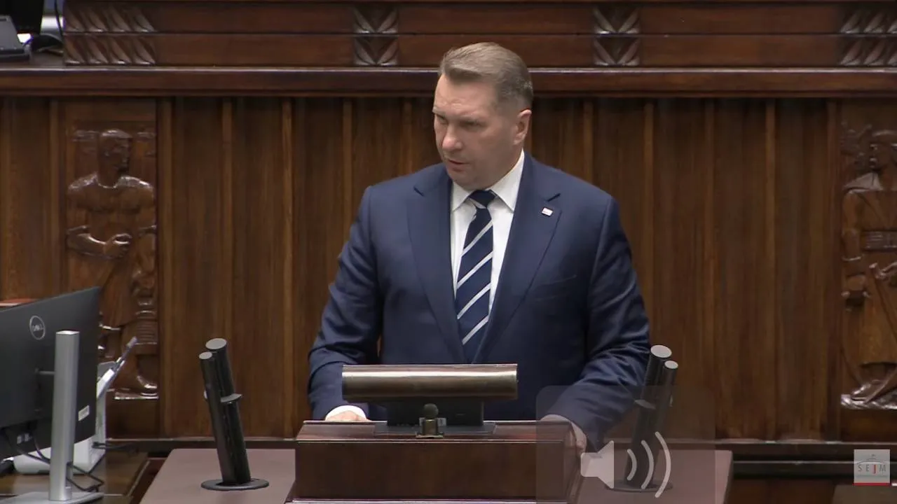 "Bandycki napad na polskich patriotów”. Czarnek po wydarzeniach w Berlinie apeluje do Czarzastego