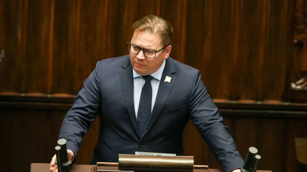 Ćwik stworzył własną wersję wydarzeń. Rząd "pomógł" Nawrockiemu, a rozmowy z Trumpem "nie było"