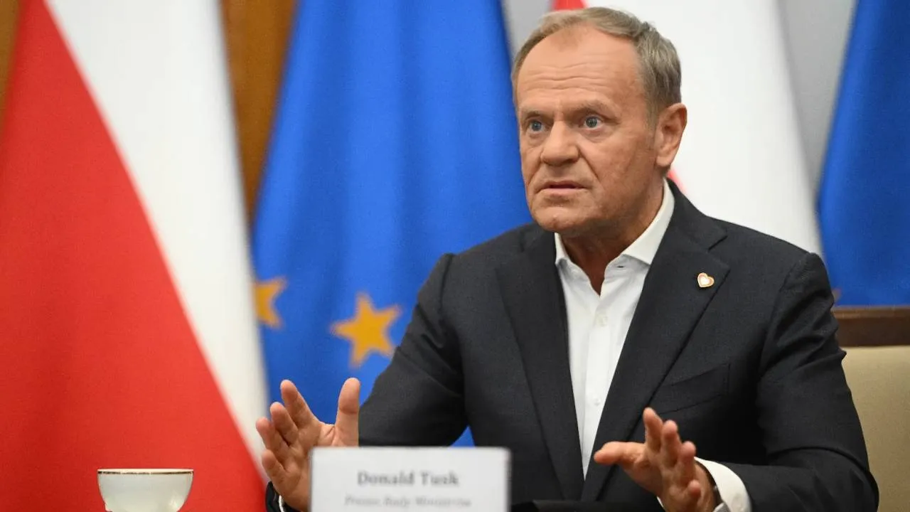 "To było zaszyte w innej ustawie". Tusk chciał zakpić z prezydenta, ale sam zaliczył wpadkę